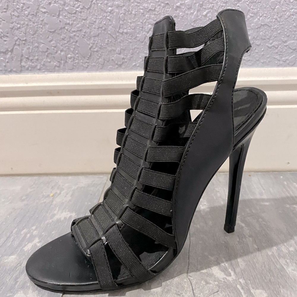 Steve Madden Black Streche Heel